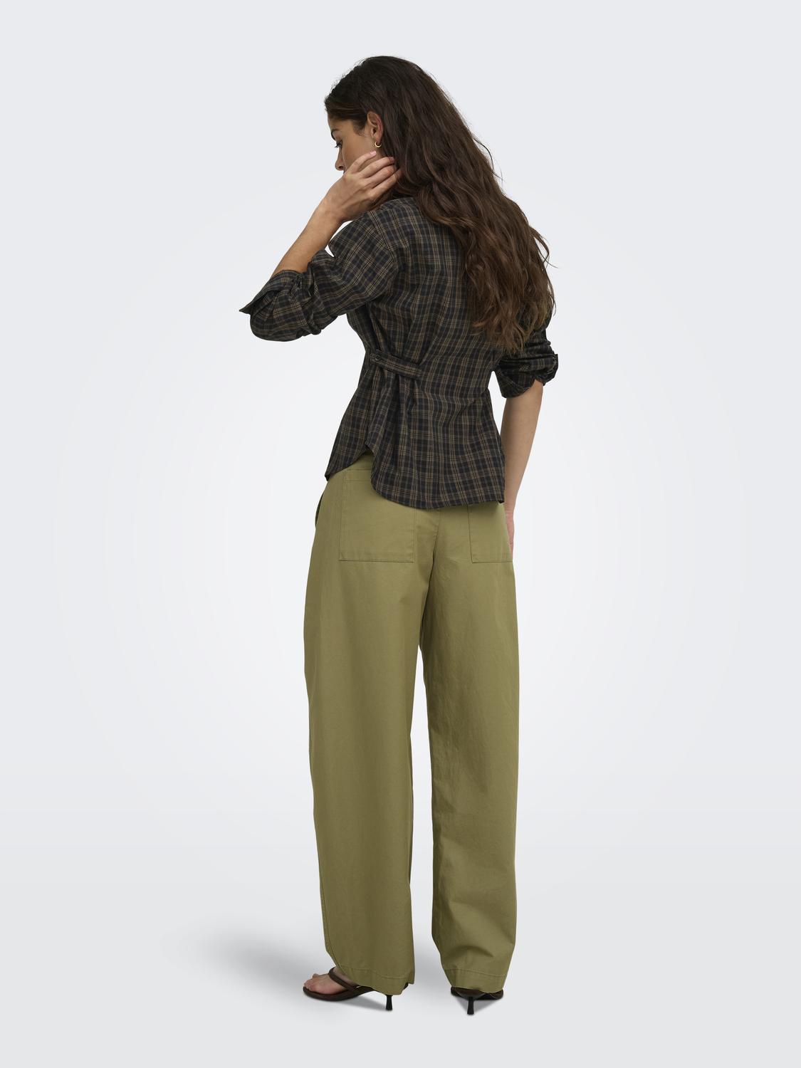 model_shot-back